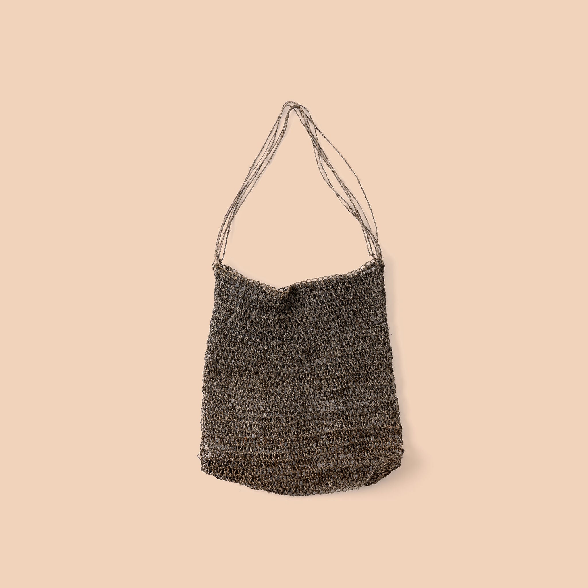 Gay'wu (Bush String Bag) by Margaret Djarrbalabal Malibirr